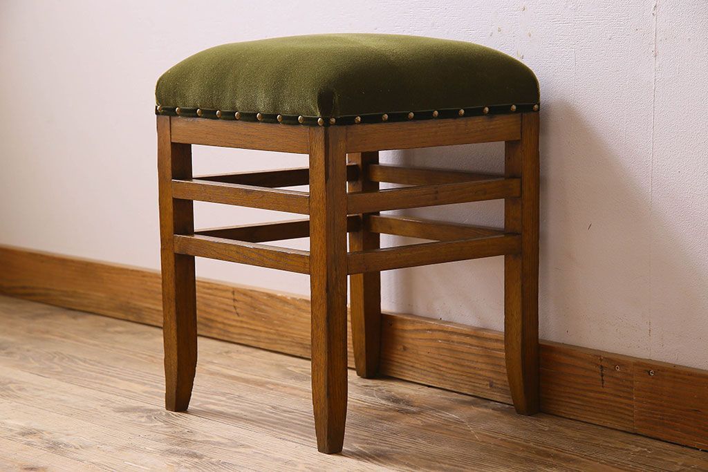 レトロ家具　昭和レトロ　古いナラ材のクッションスツール(椅子、チェア、角スツール)(2)