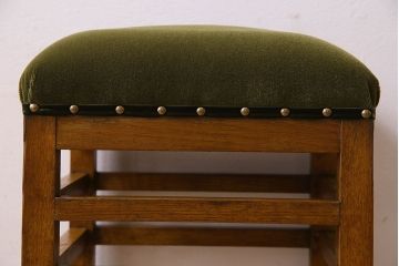 レトロ家具　昭和レトロ　古いナラ材のクッションスツール(椅子、チェア、角スツール)(2)