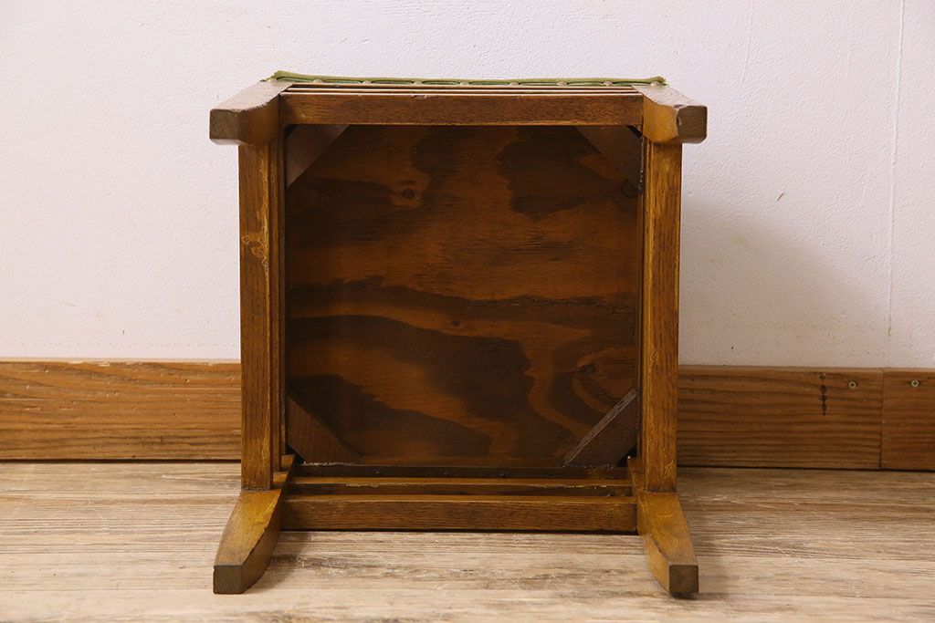 レトロ家具　昭和レトロ　古いナラ材のクッションスツール(椅子、チェア、角スツール)(2)