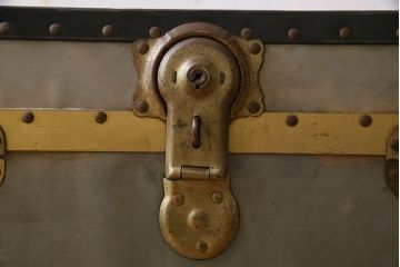 アンティーク雑貨　古い質感が味のあるイギリスアンティークトランク(収納箱)