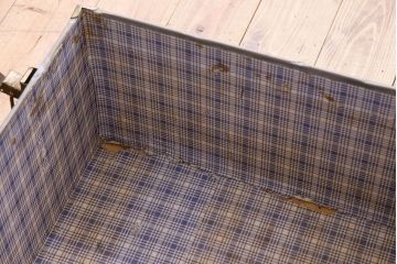 イギリスアンティーク　古い質感が味のあるトランク(収納箱)