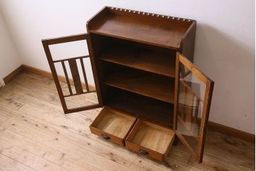アンティーク家具　大正ロマン　象嵌入り　お洒落な扉が印象的な本箱(ブックケース、本棚、収納棚)