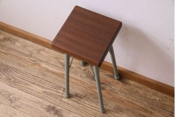 アンティーク雑貨　ラフジュ工房オリジナル　アンティークペイントがお洒落な角ハイスツール(椅子、チェア、イス)(1)