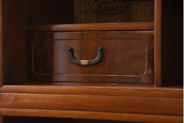 アンティーク家具　前面桑材　凝った作りが空間に趣深さと高級感をもたらす茶箪笥(茶棚、収納棚、食器棚)