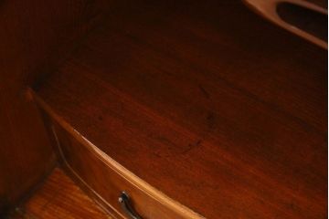 アンティーク家具　前面桑材　凝った作りが空間に趣深さと高級感をもたらす茶箪笥(茶棚、収納棚、食器棚)