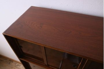 アンティーク家具　前面桑材　凝った作りが空間に趣深さと高級感をもたらす茶箪笥(茶棚、収納棚、食器棚)