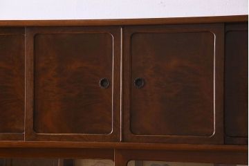 アンティーク家具　前面桑材　凝った作りが空間に趣深さと高級感をもたらす茶箪笥(茶棚、収納棚、食器棚)