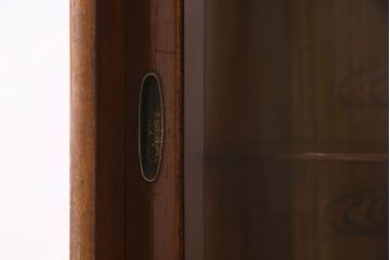 アンティーク家具　前面桑材　凝った作りが空間に趣深さと高級感をもたらす茶箪笥(茶棚、収納棚、食器棚)