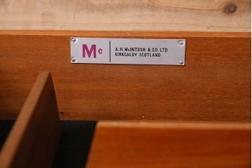 北欧家具　ビンテージ　A.H.Mackintosh(マッキントッシュ)製のサイドボード(ローボード、リビングボード)