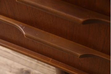 北欧家具　ビンテージ　洗練されたデザインが魅力的なサイドボード(ローボード、リビングボード)