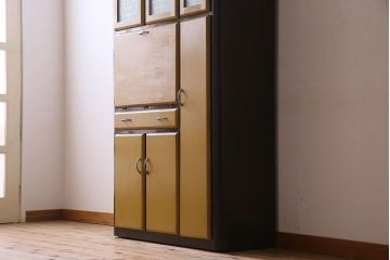 ヴィンテージ家具　イギリスビンテージ　NEATETTE社製　お洒落なペイントが施されたキッチンキャビネット(食器棚、収納棚)