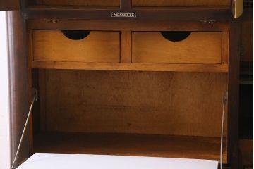 ヴィンテージ家具　イギリスビンテージ　NEATETTE社製　お洒落なペイントが施されたキッチンキャビネット(食器棚、収納棚)