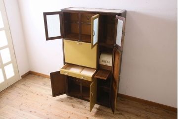 ヴィンテージ家具　イギリスビンテージ　NEATETTE社製　お洒落なペイントが施されたキッチンキャビネット(食器棚、収納棚)
