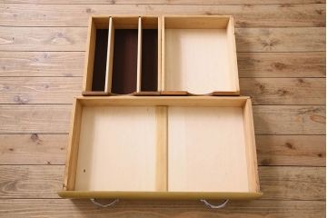 ヴィンテージ家具　イギリスビンテージ　NEATETTE社製　お洒落なペイントが施されたキッチンキャビネット(食器棚、収納棚)