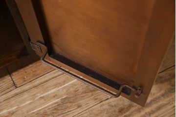 ヴィンテージ家具　イギリスビンテージ　NEATETTE社製　お洒落なペイントが施されたキッチンキャビネット(食器棚、収納棚)