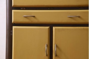 ヴィンテージ家具　イギリスビンテージ　NEATETTE社製　お洒落なペイントが施されたキッチンキャビネット(食器棚、収納棚)