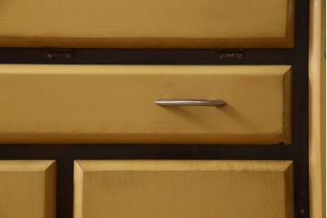 ヴィンテージ家具　イギリスビンテージ　NEATETTE社製　お洒落なペイントが施されたキッチンキャビネット(食器棚、収納棚)