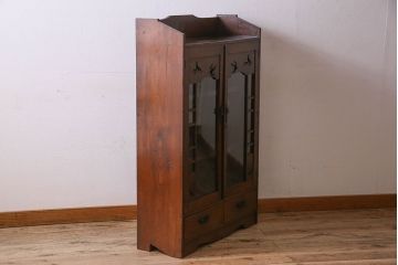 アンティーク家具　大正ロマン　美しい透かし彫りが印象的な本箱(ブックケース、本棚、収納棚)