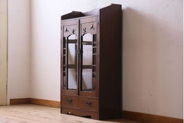 アンティーク家具　大正ロマン　美しい透かし彫りが印象的な本箱(ブックケース、本棚、収納棚)