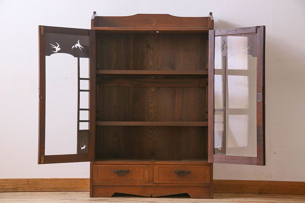 アンティーク家具　大正ロマン　美しい透かし彫りが印象的な本箱(ブックケース、本棚、収納棚)