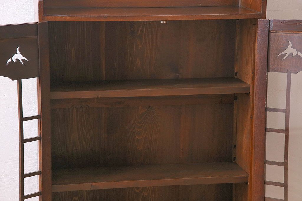 アンティーク家具　大正ロマン　美しい透かし彫りが印象的な本箱(ブックケース、本棚、収納棚)