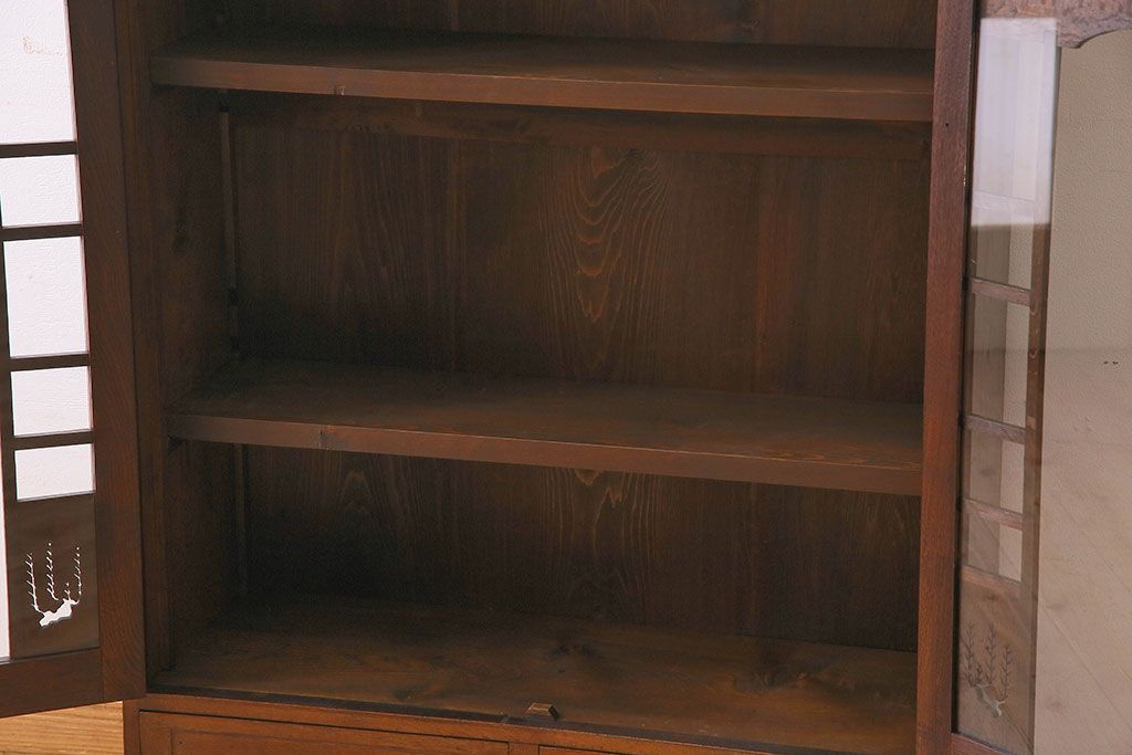 アンティーク家具　大正ロマン　美しい透かし彫りが印象的な本箱(ブックケース、本棚、収納棚)