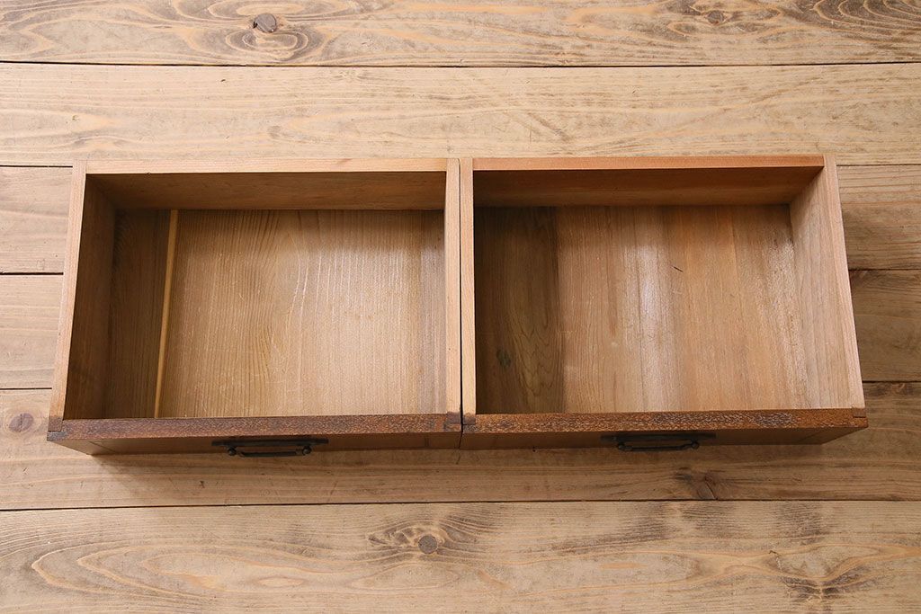 アンティーク家具　大正ロマン　美しい透かし彫りが印象的な本箱(ブックケース、本棚、収納棚)