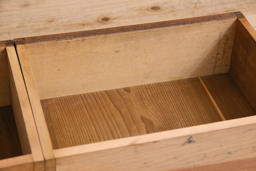 アンティーク家具　大正ロマン　美しい透かし彫りが印象的な本箱(ブックケース、本棚、収納棚)