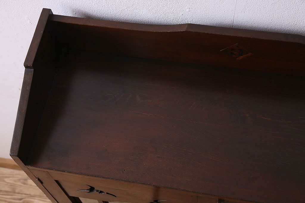 アンティーク家具　大正ロマン　美しい透かし彫りが印象的な本箱(ブックケース、本棚、収納棚)