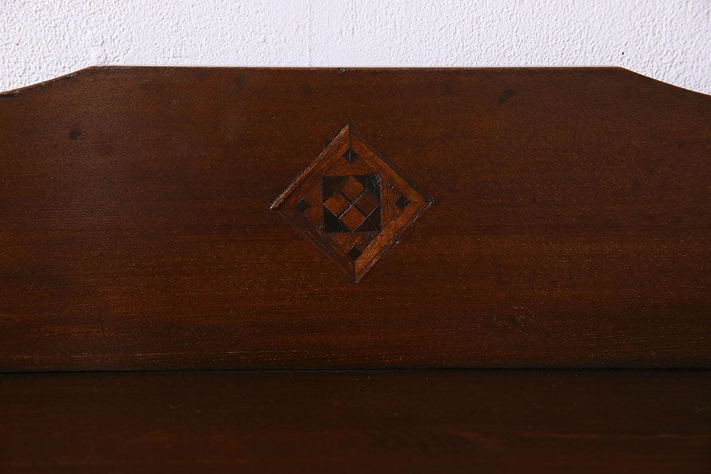 アンティーク家具　大正ロマン　美しい透かし彫りが印象的な本箱(ブックケース、本棚、収納棚)