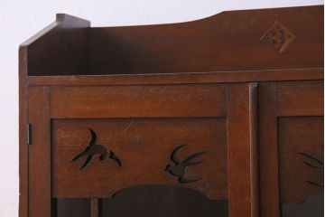 アンティーク家具　大正ロマン　美しい透かし彫りが印象的な本箱(ブックケース、本棚、収納棚)