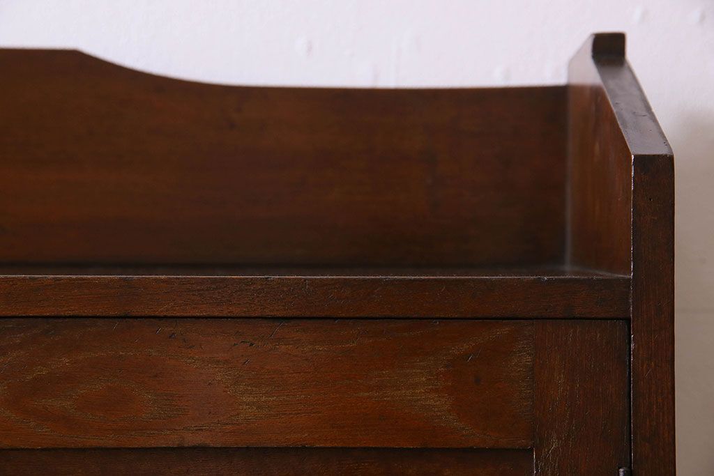 アンティーク家具　大正ロマン　美しい透かし彫りが印象的な本箱(ブックケース、本棚、収納棚)