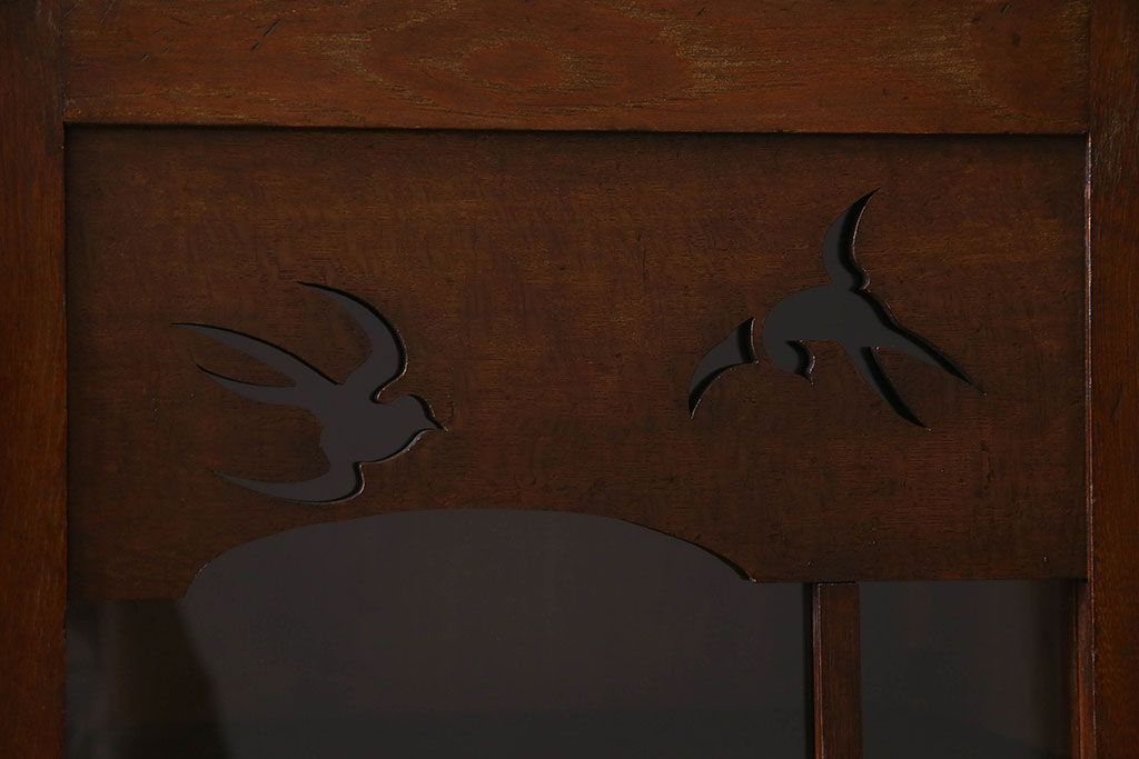 アンティーク家具　大正ロマン　美しい透かし彫りが印象的な本箱(ブックケース、本棚、収納棚)