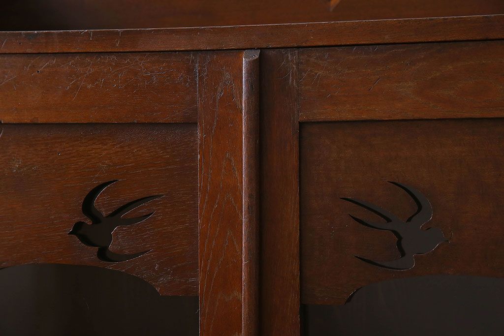 アンティーク家具　大正ロマン　美しい透かし彫りが印象的な本箱(ブックケース、本棚、収納棚)