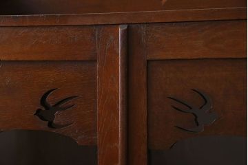 アンティーク家具　大正ロマン　美しい透かし彫りが印象的な本箱(ブックケース、本棚、収納棚)