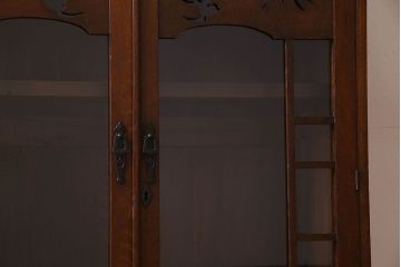 アンティーク家具　大正ロマン　美しい透かし彫りが印象的な本箱(ブックケース、本棚、収納棚)