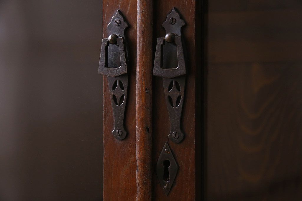 アンティーク家具　大正ロマン　美しい透かし彫りが印象的な本箱(ブックケース、本棚、収納棚)