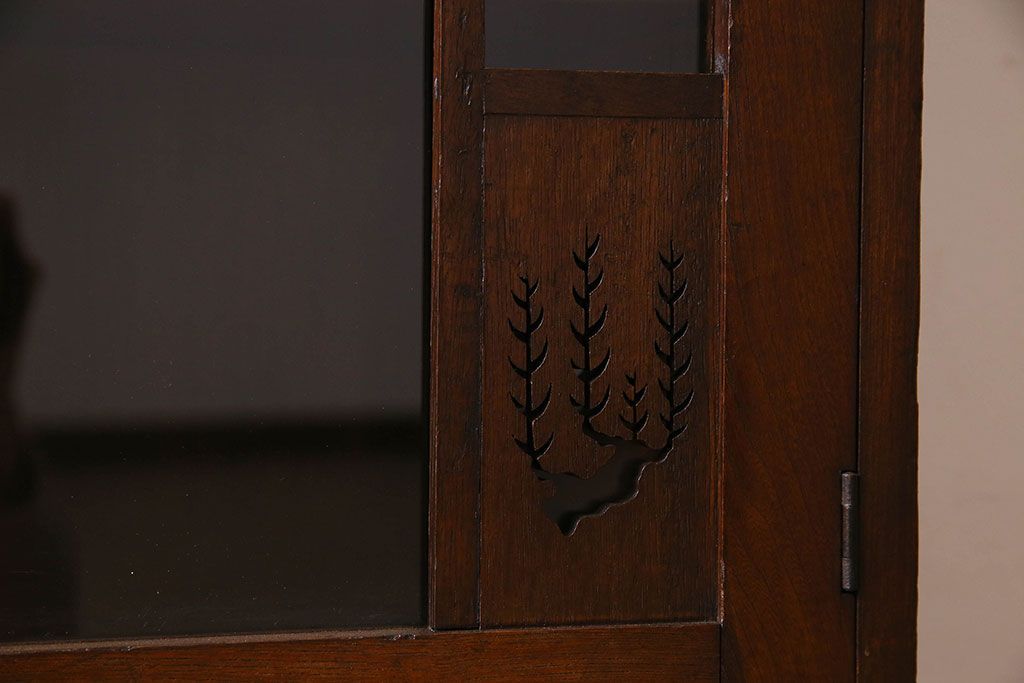 アンティーク家具　大正ロマン　美しい透かし彫りが印象的な本箱(ブックケース、本棚、収納棚)