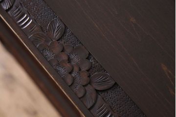 中古　伝統工芸　軽井沢彫りを施した華やかな茶箪笥(茶棚、収納棚)
