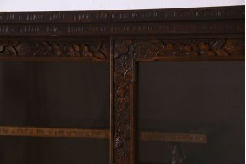 中古　伝統工芸　軽井沢彫りを施した華やかな茶箪笥(茶棚、収納棚)
