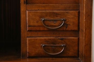 アンティーク家具　前面欅材　和製アンティーク　小ぶりな茶箪笥(茶棚、収納棚)
