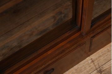 アンティーク家具　前面欅材　和製アンティーク　小ぶりな茶箪笥(茶棚、収納棚)