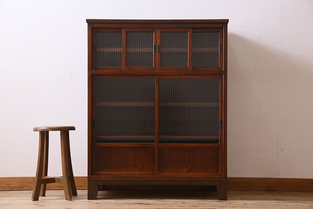 アンティーク家具　モールガラス引き戸　前面欅材　和製アンティークの収納棚(戸棚、本箱、ブックケース)