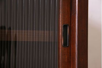 アンティーク家具　モールガラス引き戸　前面欅材　和製アンティークの収納棚(戸棚、本箱、ブックケース)