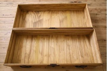 アンティーク家具　明治大正期　シンプルで上品な和製アンティーク五丁引き重ね二本松箪笥(衣装箪笥)