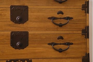 アンティーク家具　明治大正期　シンプルで上品な和製アンティーク五丁引き重ね二本松箪笥(衣装箪笥)