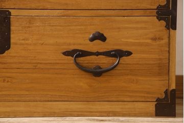 アンティーク家具　明治大正期　シンプルで上品な和製アンティーク五丁引き重ね二本松箪笥(衣装箪笥)