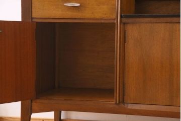 北欧家具　ビンテージ　HARRIS LEBUS(ハリス・リーブス)社　サイドキャビネット(サイドボード)