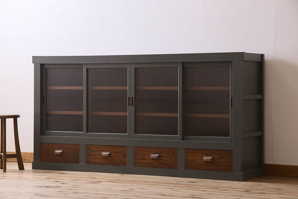 ペイント家具　引き出し付き!シックなカラーが素敵な四面引き戸の収納棚(戸棚、食器棚)