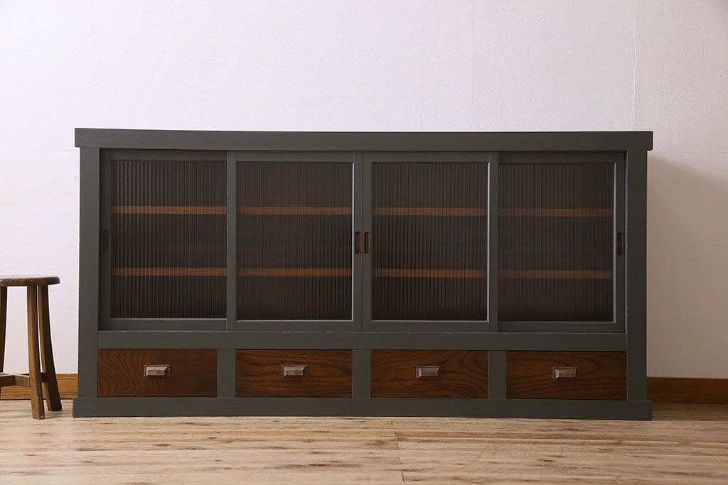 ペイント家具　引き出し付き!シックなカラーが素敵な四面引き戸の収納棚(戸棚、食器棚)